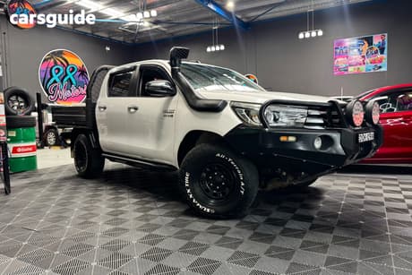 White 2017 Toyota Hilux Dual Cab Utility Sr5 (4X4)