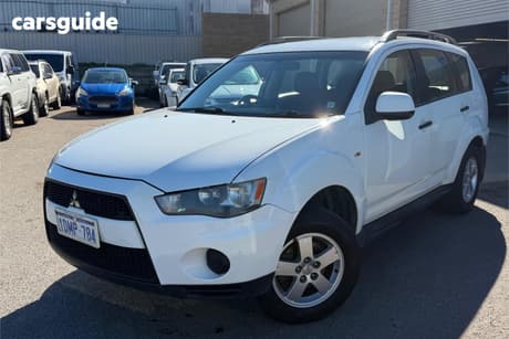 White 2010 Mitsubishi Outlander Wagon Ls (Fwd)