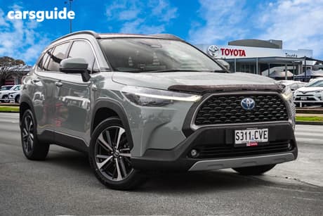 Green 2023 Toyota Corolla Cross Wagon Atmos Two-Tone Awd Hybrid