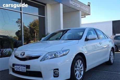 White 2010 Toyota Camry Sedan Luxury Hybrid