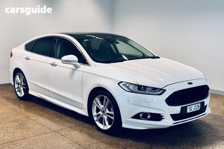 White 2019 Ford Mondeo Hatchback Titanium