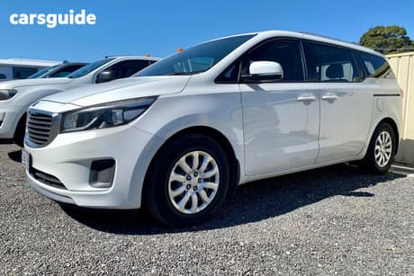 White 2017 Kia Carnival Wagon S
