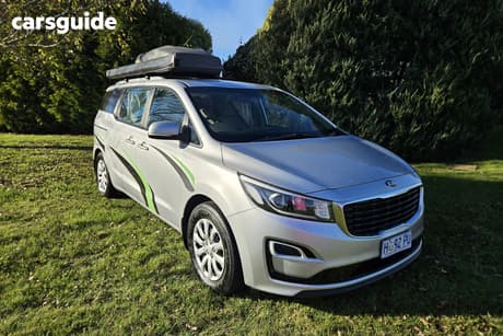 Silver 2018 Kia Carnival Wagon S