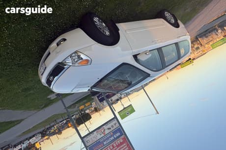 White 2013 Kia Grand Carnival Wagon Platinum