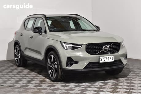 Green 2022 Volvo XC40 Wagon Ultimate B5 Dark Mhev