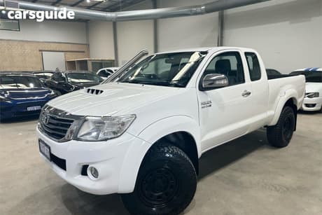 White 2012 Toyota Hilux X Cab Pickup Sr5 (4X4)