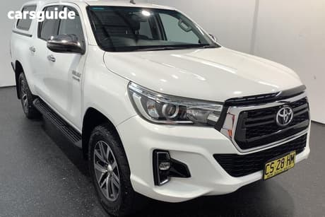 White 2018 Toyota Hilux Double Cab Pick Up Sr5 (4X4)