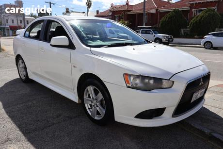 White 2014 Mitsubishi Lancer Sedan Es