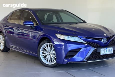 Blue 2018 Toyota Camry Sedan Sl