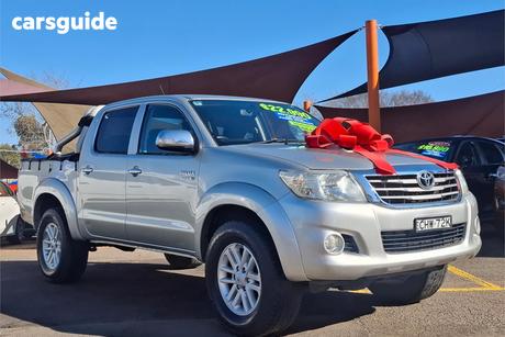 Silver 2012 Toyota Hilux Dual Cab Pick-up Sr5 (4X4)