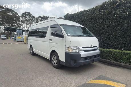 White 2017 Toyota HiAce Bus Commuter (12 Seats)