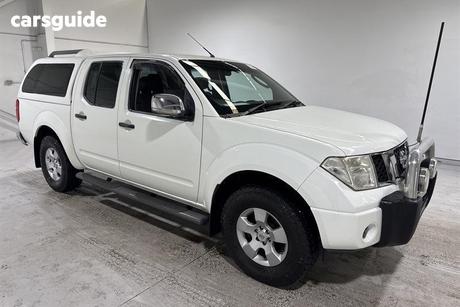 White 2009 Nissan Navara Dual Cab Pick-up St-X (4X4)