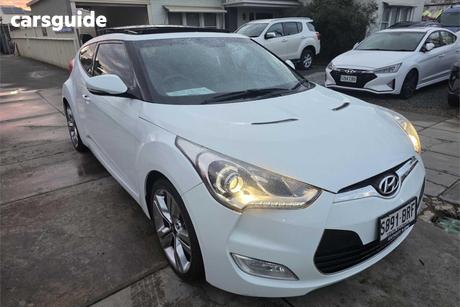 White 2013 Hyundai Veloster Coupe +