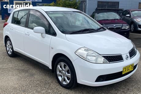 White 2009 Nissan Tiida Hatchback St-L
