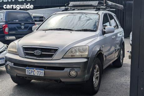 Silver 2005 Kia Sorento Wagon