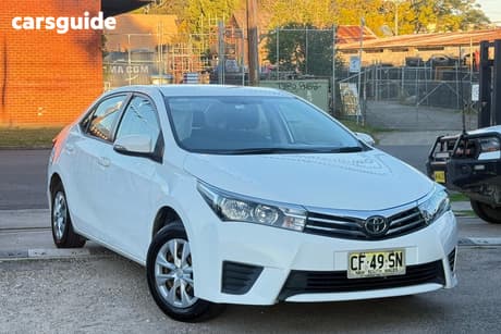 White 2015 Toyota Corolla Sedan Ascent