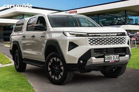 White 2025 Toyota Hilux Double Cab Pick Up Sr5 (4X4)