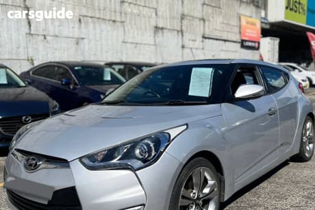 White 2014 Hyundai Veloster Coupe +