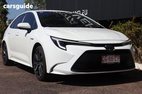 White 2023 Toyota Corolla Sedan Zr