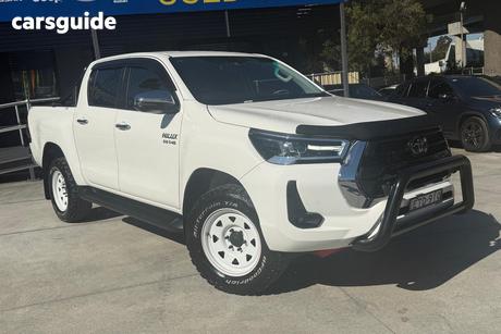White 2022 Toyota Hilux Double Cab Pick Up Sr5 (4X4)