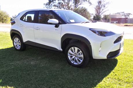 White 2026 Toyota Yaris Cross Wagon Gx Hybrid