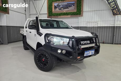 White 2017 Toyota Hilux Dual Cab Chassis Sr (4X4)