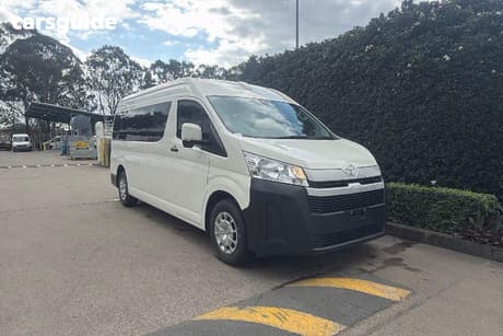 White 2022 Toyota HiAce Bus Slwb Commuter (12 Seats)