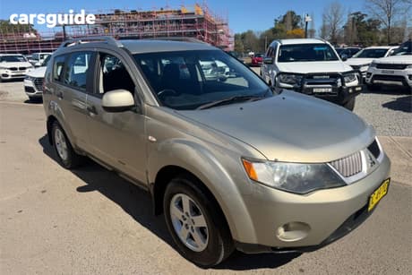 Gold 2008 Mitsubishi Outlander Wagon Ls
