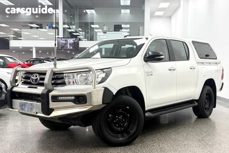 White 2015 Toyota Hilux Dual Cab Utility Sr (4X4)