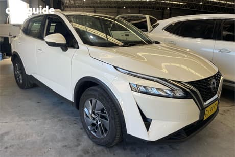 White 2024 Nissan Qashqai Wagon St