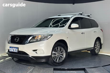 White 2015 Nissan Pathfinder Wagon St (4X2)