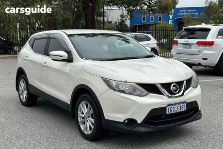White 2017 Nissan Qashqai Wagon Ts