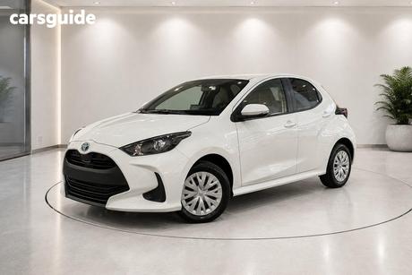 White 2023 Toyota Yaris Hatch E-FOUR