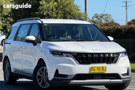 White 2023 Kia Carnival Wagon S