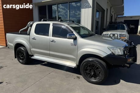 Silver 2014 Toyota Hilux Dual Cab Pick-up Sr5 (4X4)