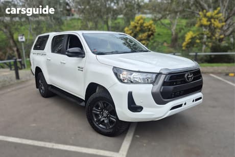 White 2022 Toyota Hilux Double Cab Pick Up Sr (4X4)