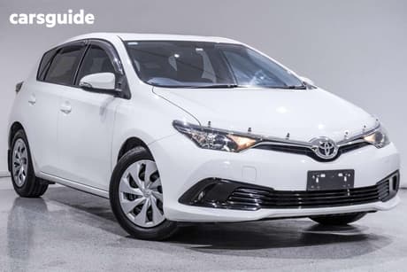 White 2016 Toyota Corolla Hatchback Ascent