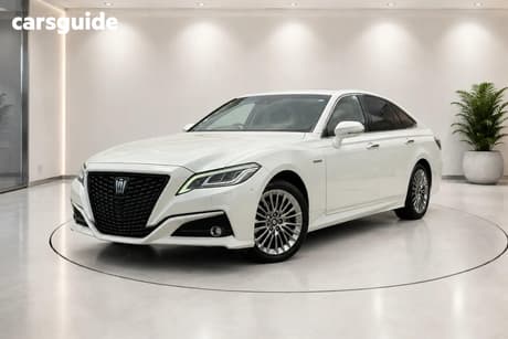 2019 Toyota Crown Sedan (HYBRID)