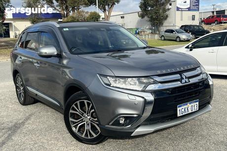 Silver 2016 Mitsubishi Outlander Wagon Exceed (4X4)
