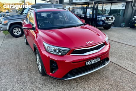 Red 2024 Kia Stonic Wagon S