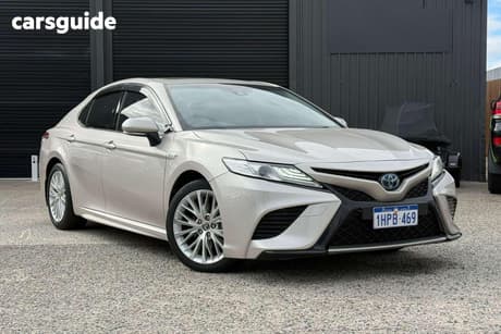 Beige 2020 Toyota Camry Sedan Sl