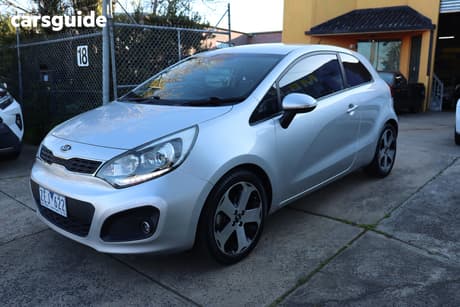 Silver 2012 Kia RIO Hatchback Sls