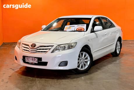 White 2011 Toyota Camry Sedan Altise