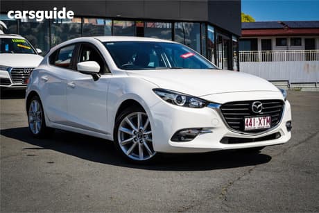 White 2017 Mazda 3 Hatchback Sp25