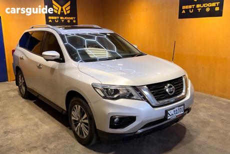 Silver 2017 Nissan Pathfinder Wagon St-L (4X2)