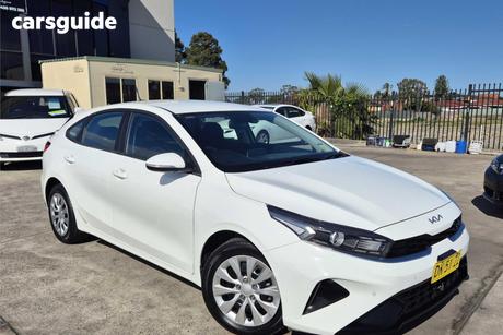 White 2024 Kia Cerato Hatchback S