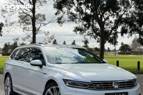 White 2017 Volkswagen Passat Wagon 206Tsi R-Line