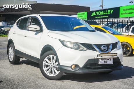 White 2015 Nissan Qashqai Wagon Ts