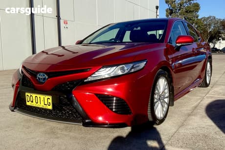 Red 2018 Toyota Camry Sedan Sl V6