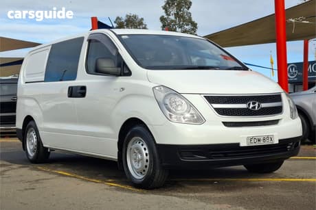 White 2015 Hyundai Iload Van Crew